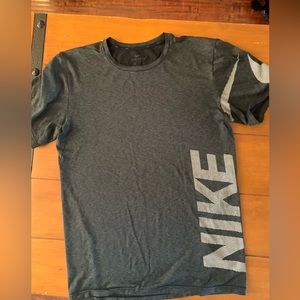 Men’s Nike dry-fit short sleeve